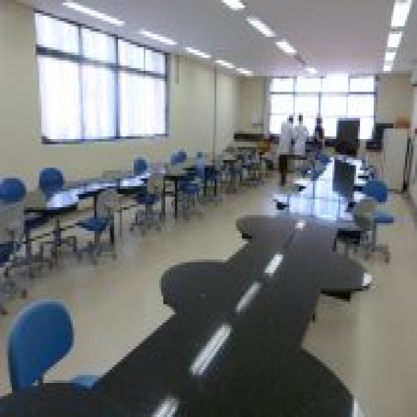 Bancada para laboratório para faculdade