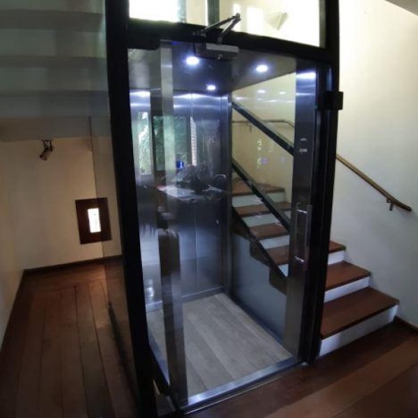 Elevador panorâmico para residência