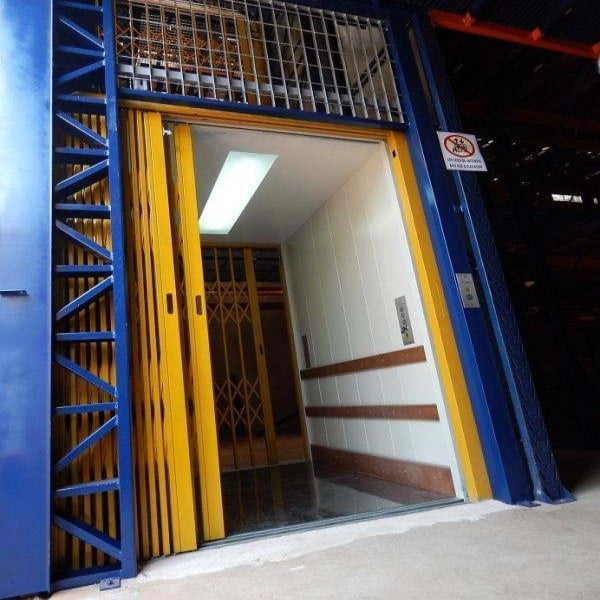 Elevador de carga comercial