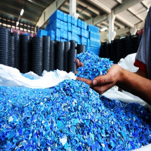 Extrusão de resíduo plástico industrial