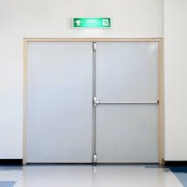 Porta corta fogo com barra antipânico