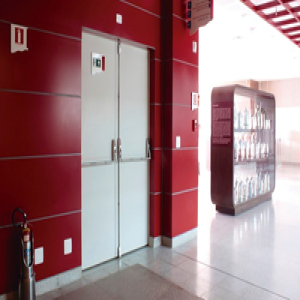 Porta corta fogo dupla