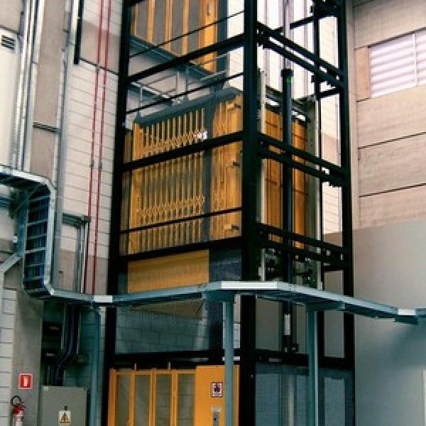 Elevador monta carga industrial valor