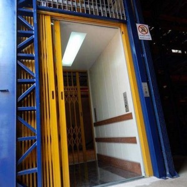 Elevador monta carga industrial valor