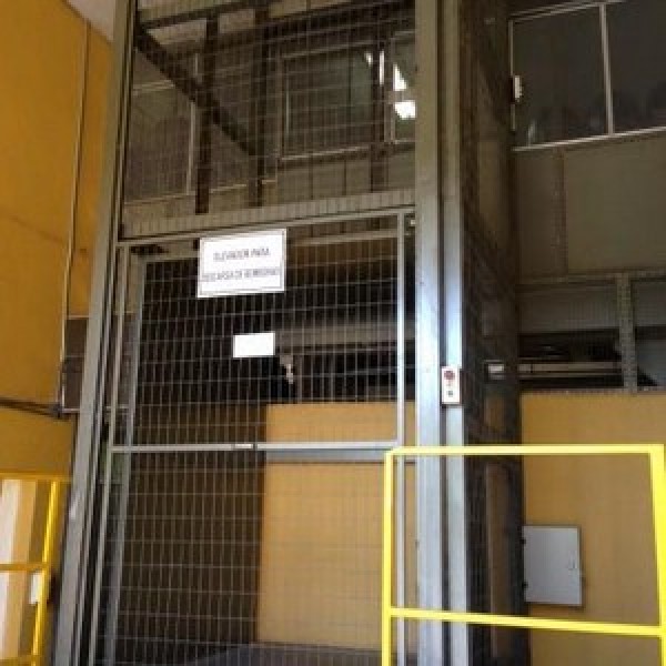 Elevador monta carga industrial valor