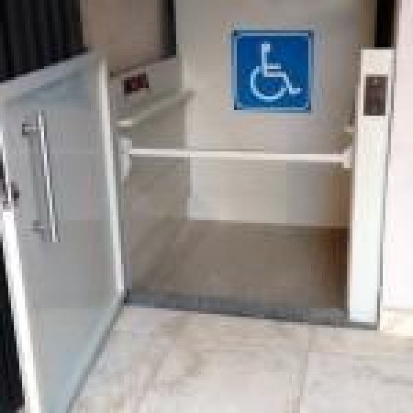 Elevador plataforma para cadeirantes