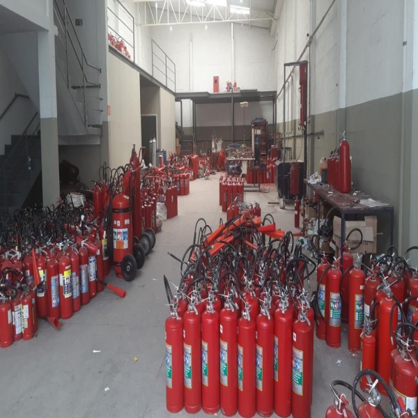 Manutenção e recarga de extintores de incêndio