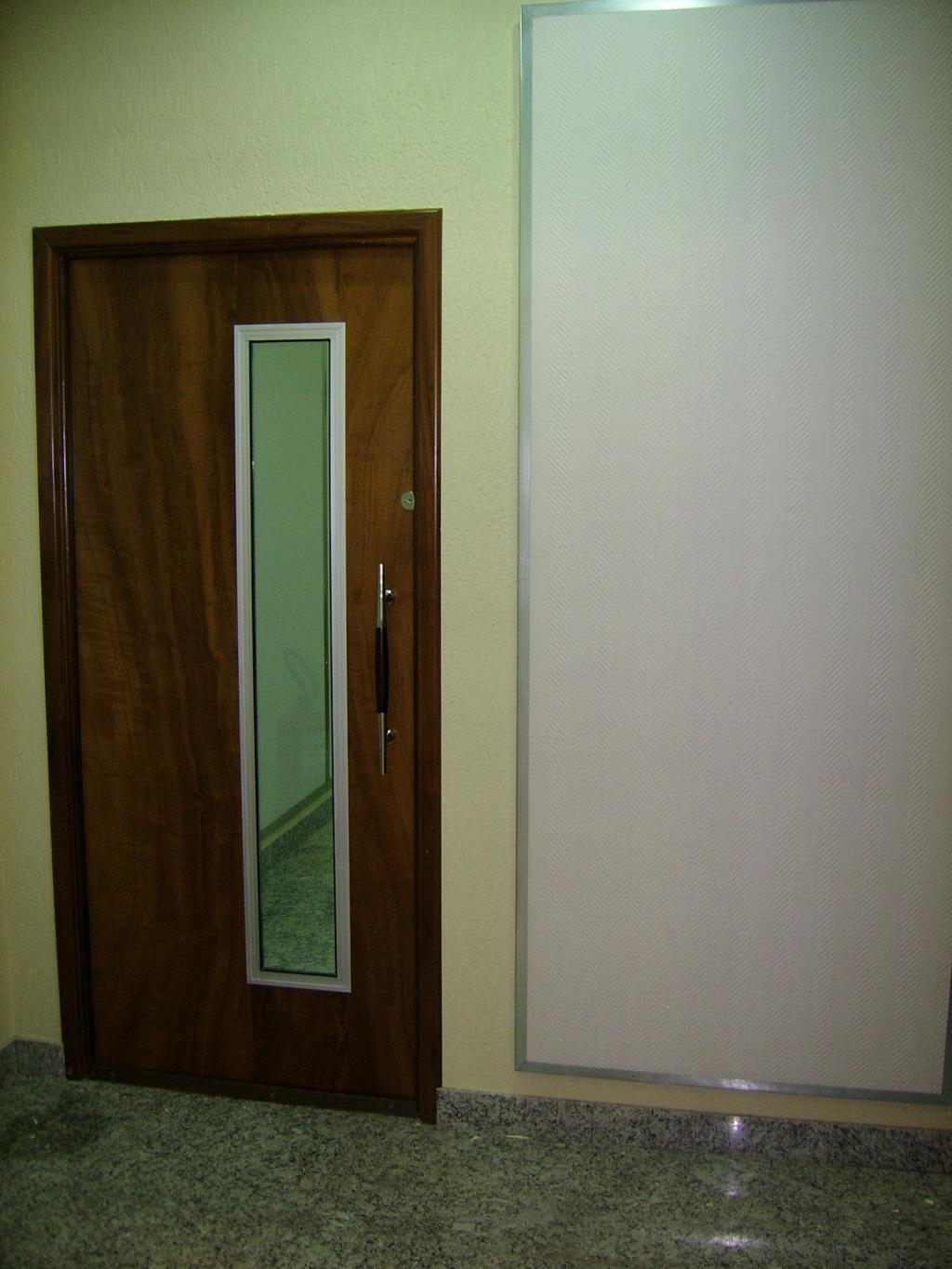 porta acústica de madeira