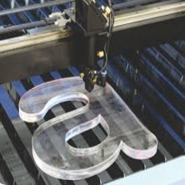peças em acrílico cortadas a laser