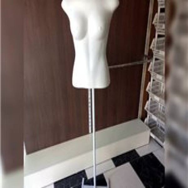 suporte para manequim meio corpo