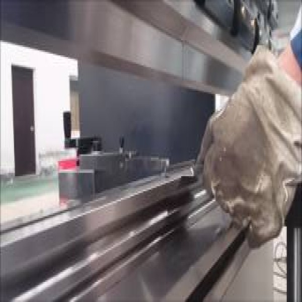 corte e dobra de chapas galvanizadas