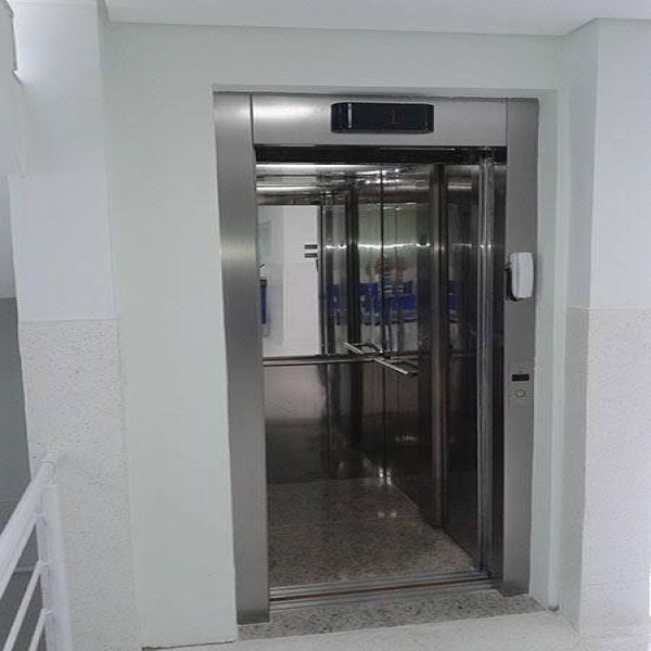 elevador de serviço e social