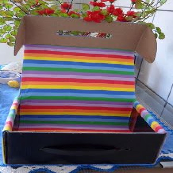 caixa de papelão com tampa decorada