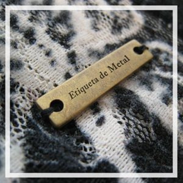 etiqueta de metal para roupas
