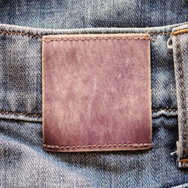 etiquetas em couro para jeans