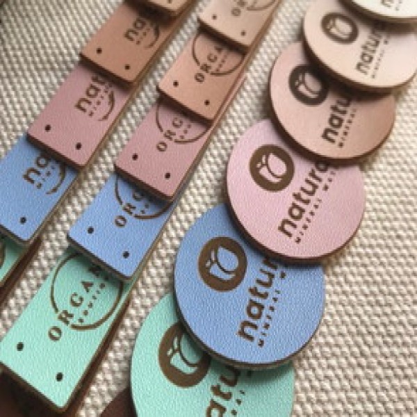 etiquetas personalizadas em couro