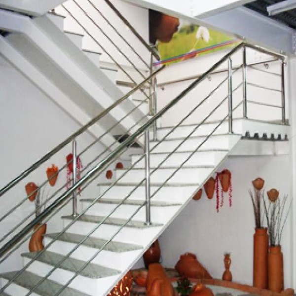 corrimão metálico