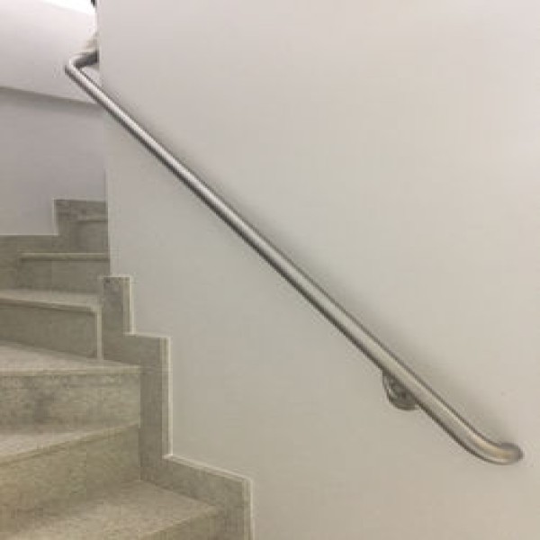 corrimão metálico