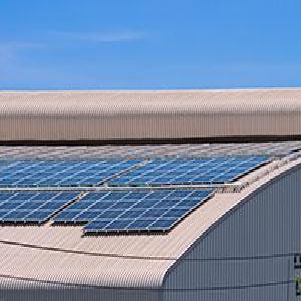 instalação placa solar telhado metálico