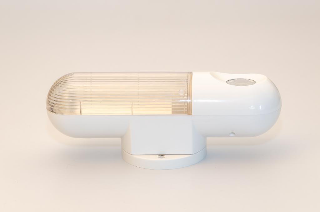 luminária com sensor de presença externo