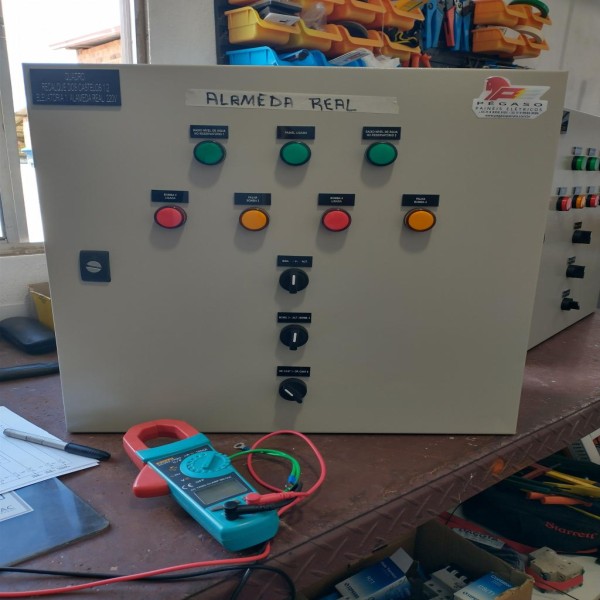 fornecedor de quadros elétricos