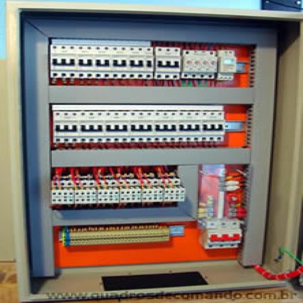 montagem de painéis elétricos