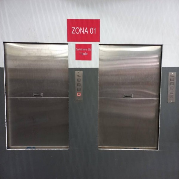 serviço de manutenção em elevador monta carga