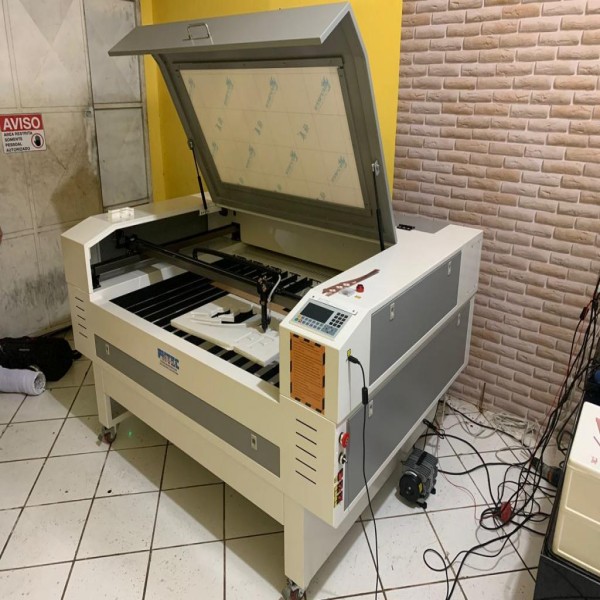 máquina corte e gravação a laser