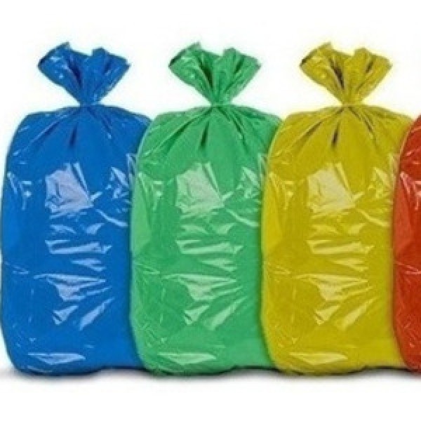 sacos de lixo coloridos