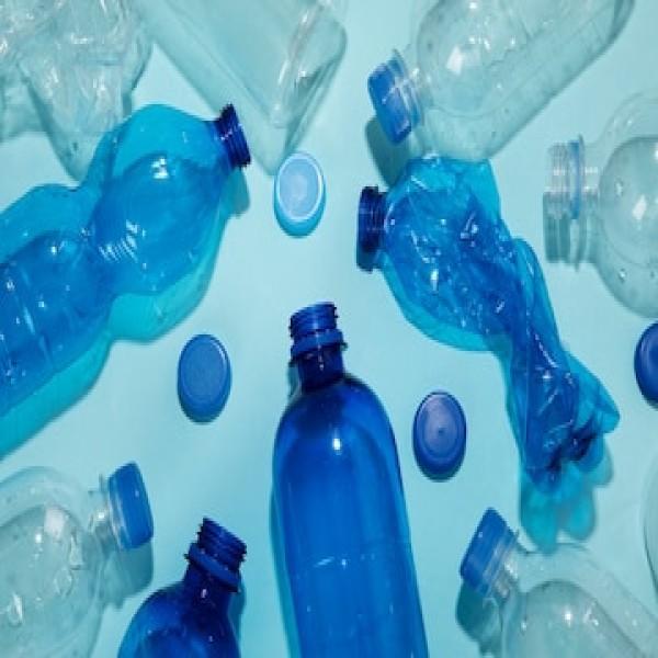 distribuidor de garrafas plásticas