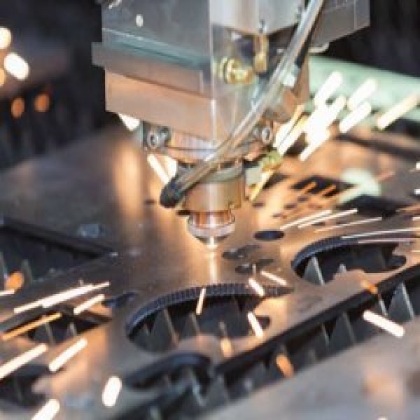 corte a laser em chapa de metal