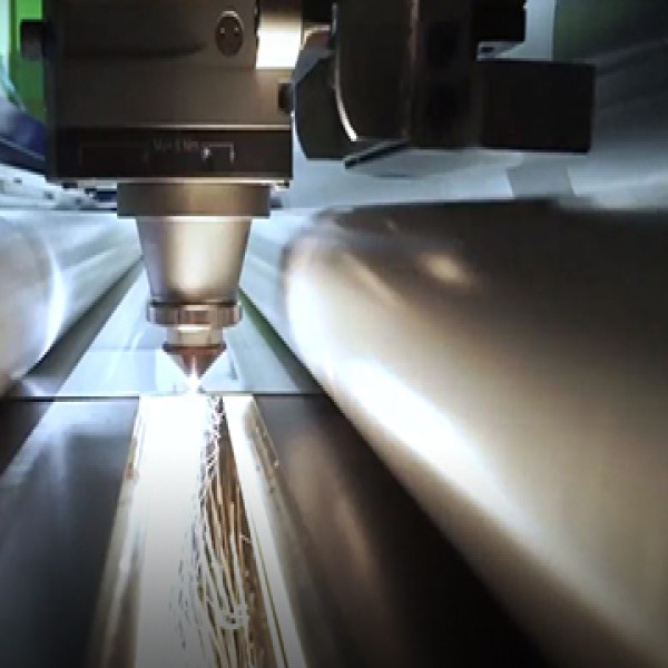corte a laser em chapa de metal