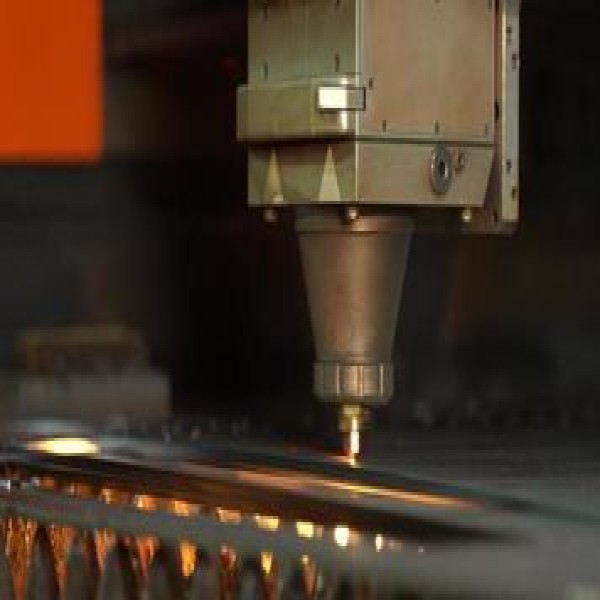 corte a laser em chapa de metal