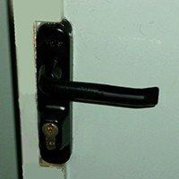 fechadura porta corta fogo com barra antipânico