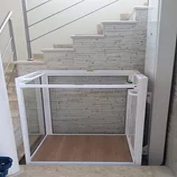 plataforma elevatória comercial