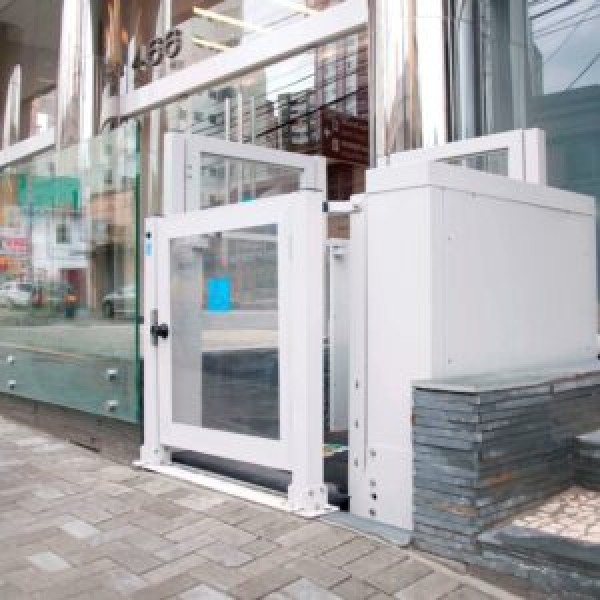 plataforma elevatória comercial