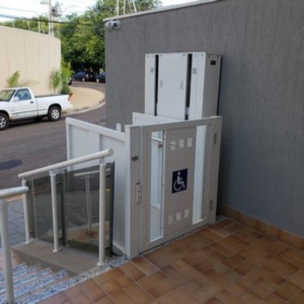 plataforma elevatória de acessibilidade