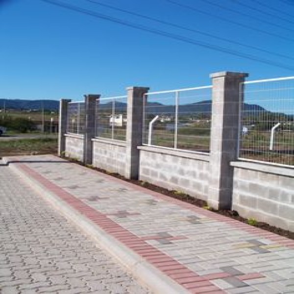 poste de cimento para cerca de tela