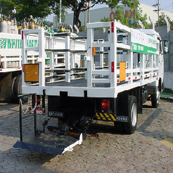 Plataforma elevatória de carga veicular