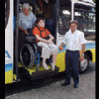 Plataforma para portadores de deficiências físicas em microônibus