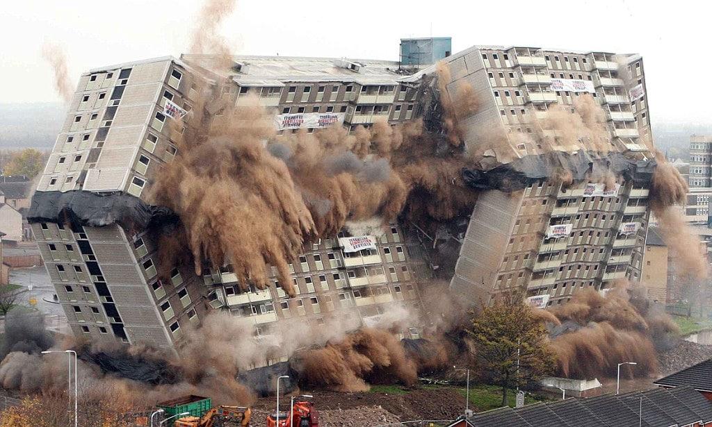 Demolição com explosivos