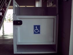 elevador para cadeirante externo