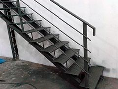 escada de ferro caracol externa