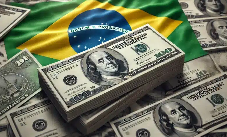 Dólar caiu abaixo de R$ 6: Saiba o Porquê 1 DALL·E 2025 01 24 10.53.04 A realistic composition featuring authentic U.S. dollar bills in a scattered or stacked arrangement combined with the accurate Brazilian flag promine