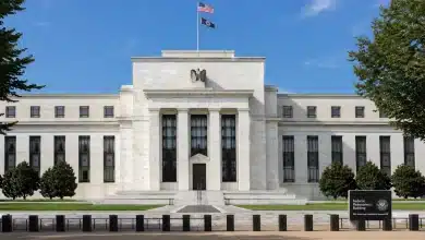 Kevin Warsh assume presidência do Fed em meio a críticas a Trump 10 Kevin Warsh assume presidência do Fed em meio a críticas a Trump
