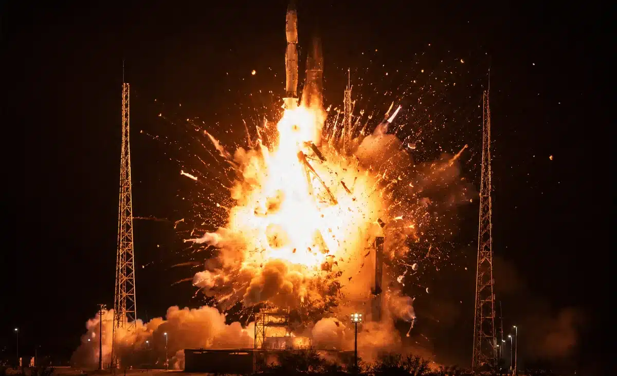 Foguete da Blue Origin explode durante teste na Flórida