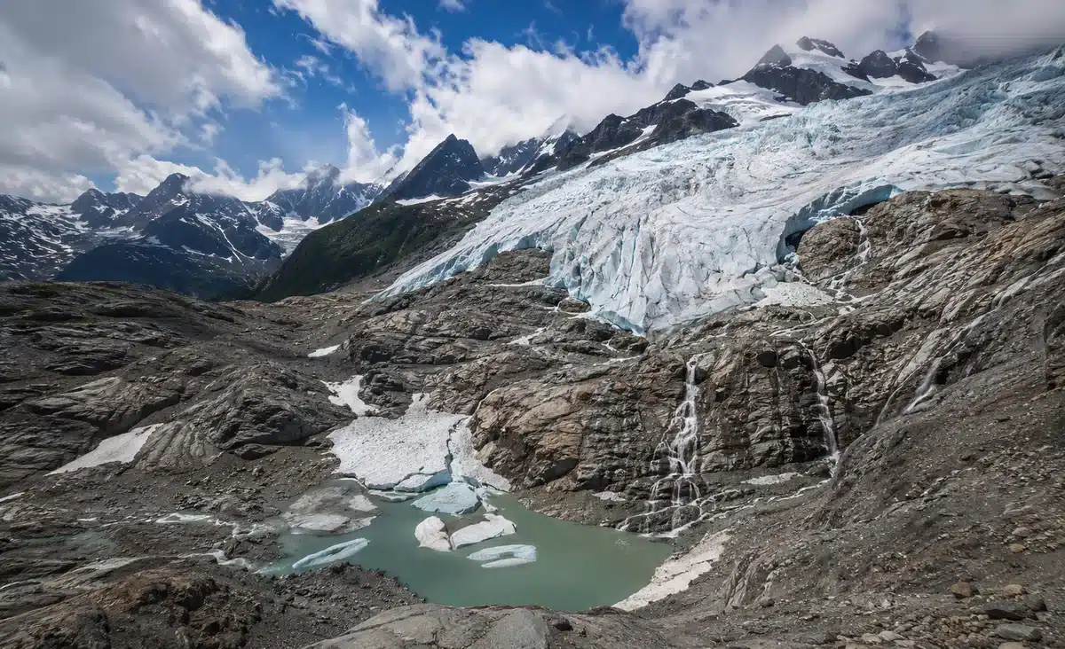 Ondas de calor nos Alpes aceleram derretimento das geleiras suíças 2 Ondas de calor nos Alpes aceleram derretimento das geleiras suíças