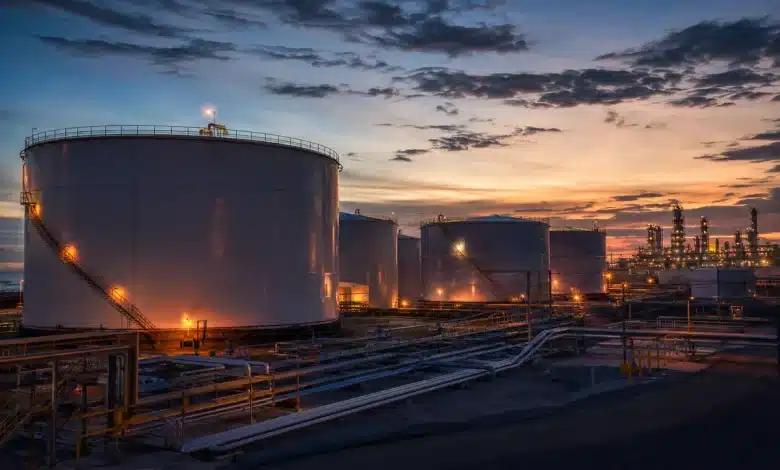 Estoques de petróleo da OCDE caem ao menor nível desde 1990