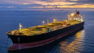 Primeiros petroleiros iranianos cruzam zona de bloqueio dos EUA
