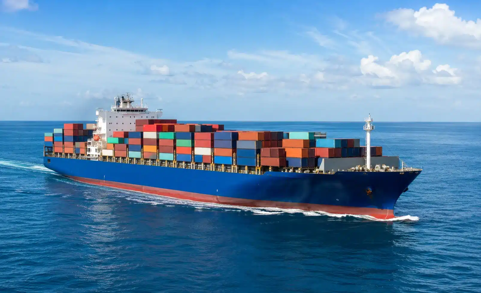 Navio abastecido com etanol brasileiro inicia primeira viagem internacional